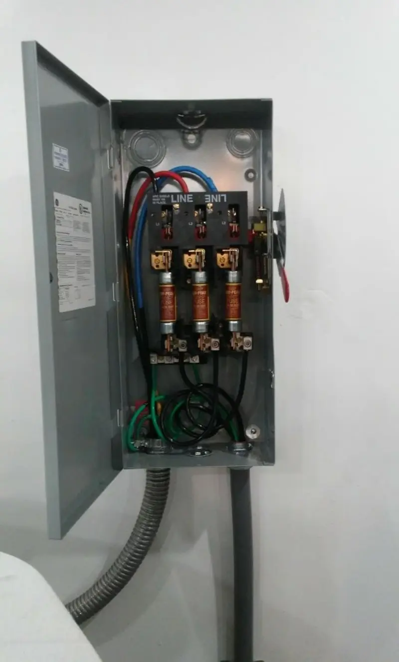 Three-phase disconnect switch installed for Smoke Detector Installation in Lansford